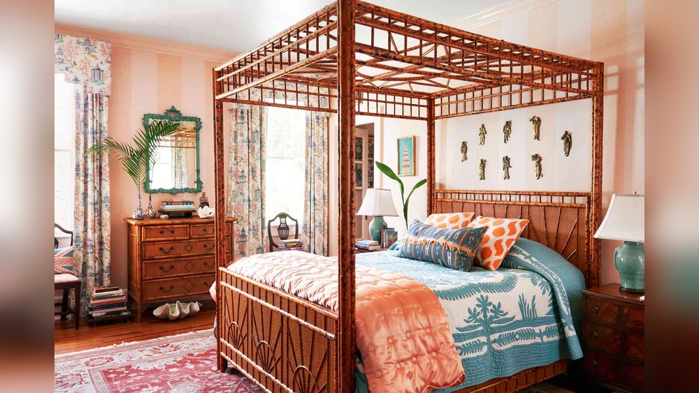 How Do I Decorate My Bedroom in a Traditional Style
