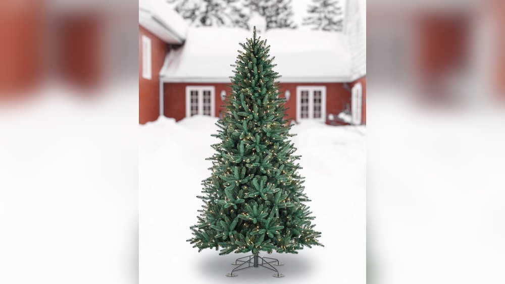 How Long Will an Artificial Christmas Tree Last Outside