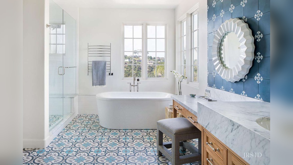 How to Decorate a Bathroom That Has Blue Tile