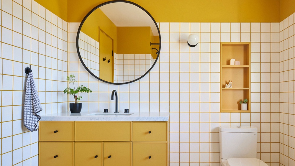 How to Decorate a Bathroom White Yellow And White Tile