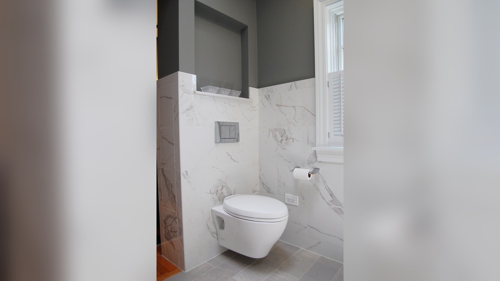 How to Decorate a Bathroom With a Wall Mount Toilet