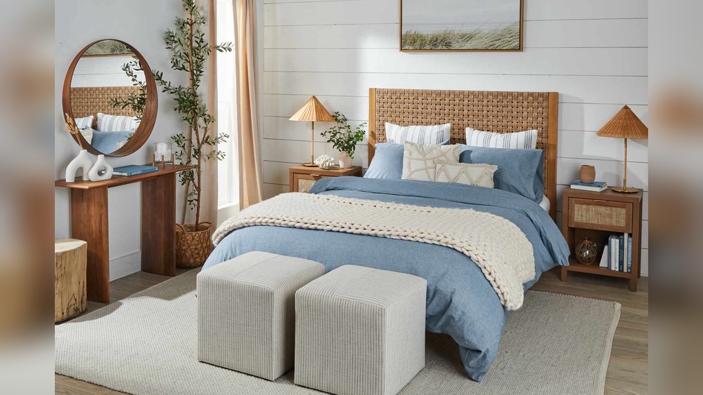 How to Decorate a Beach House Bedroom