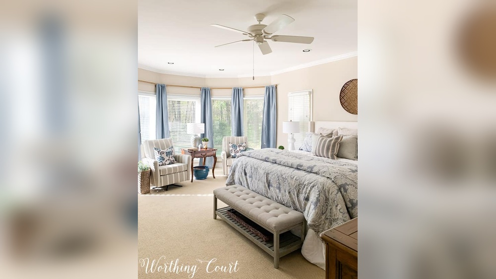 How to Decorate a Bedroom Bay Window Area