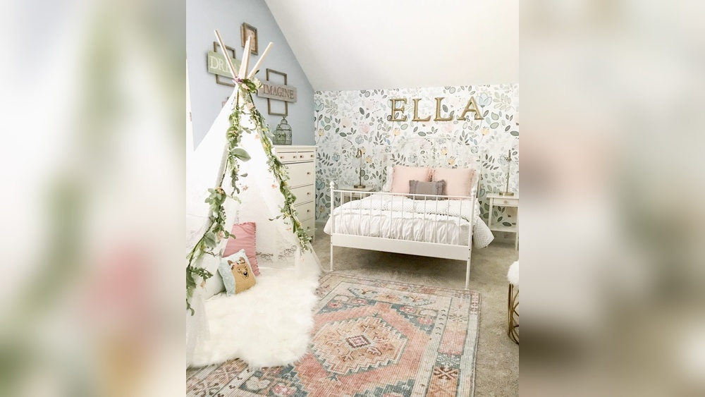 How to Decorate a Bedroom for a Little Girl