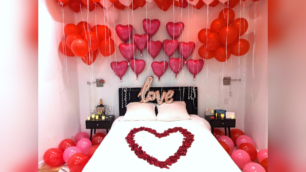 How to Decorate a Bedroom for Valentine'S Day