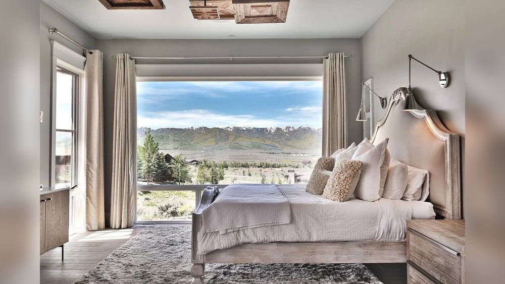 How to Decorate a Bedroom With Large Windows