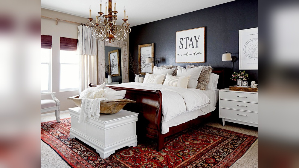 How to Decorate a Bedroom With Wood Furniture