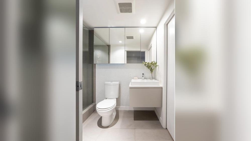 How to Decorate a Condo Bathroom