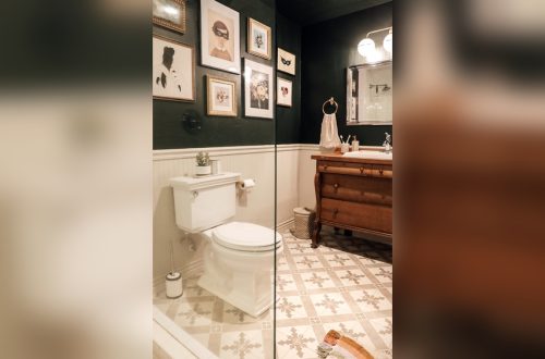 How to Decorate a Dark Windowless Bathroom