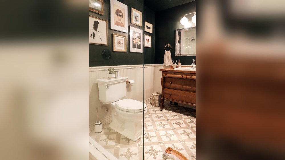 How to Decorate a Dark Windowless Bathroom