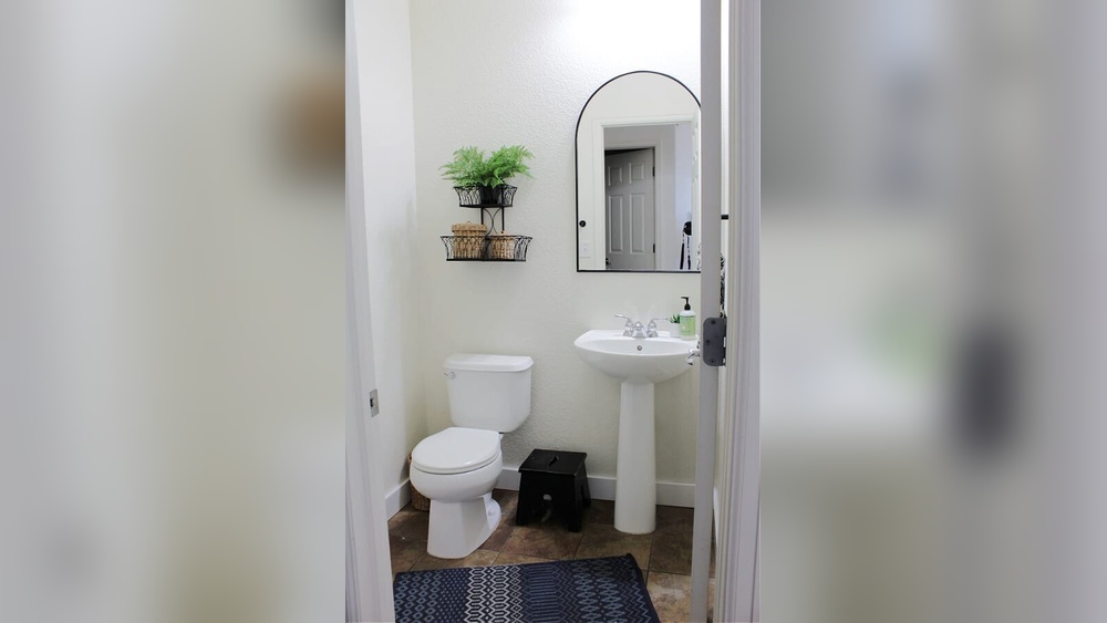 How to Decorate a Guest Bathroom on a Budget