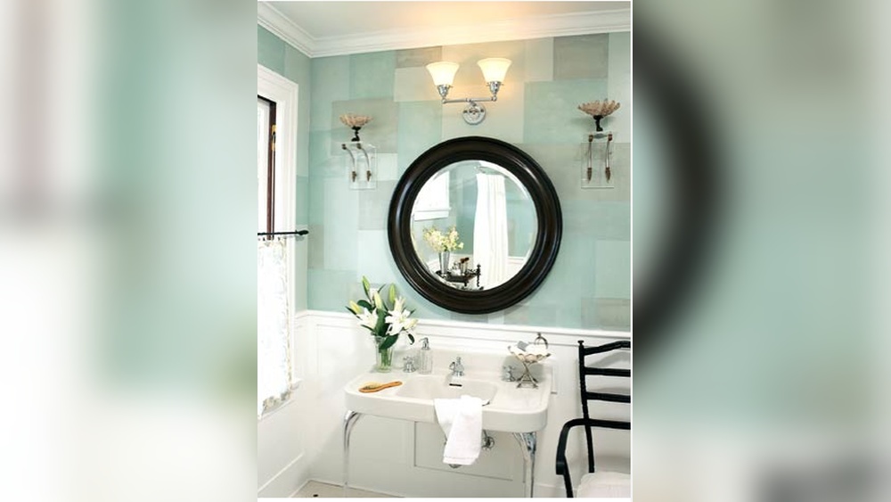 How to Decorate a Light Green Bathroom