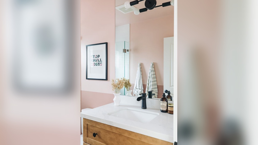 How to Decorate a Light Pink Bathroom