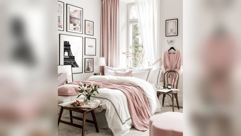 How to Decorate a Paris Themed Bedroom