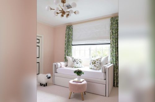 How to Decorate a Small Bedroom With a Daybed