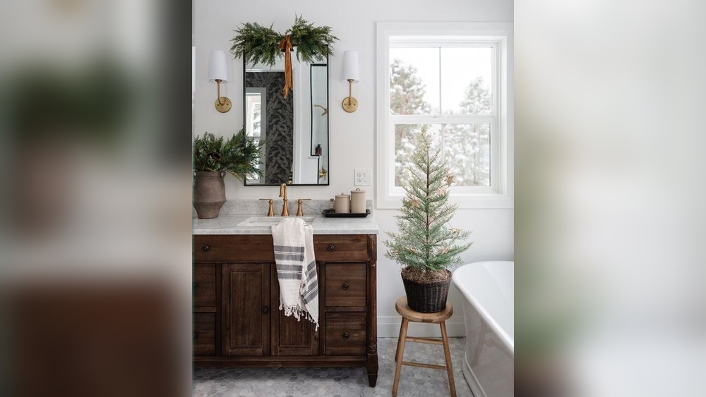 How to Decorate a Xmas Bathroom