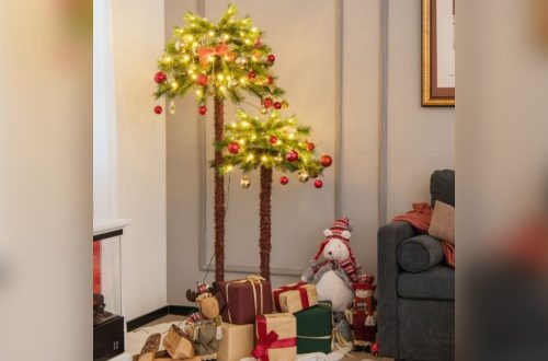 How to Decorate an Artificial Palm Tree for Christmas