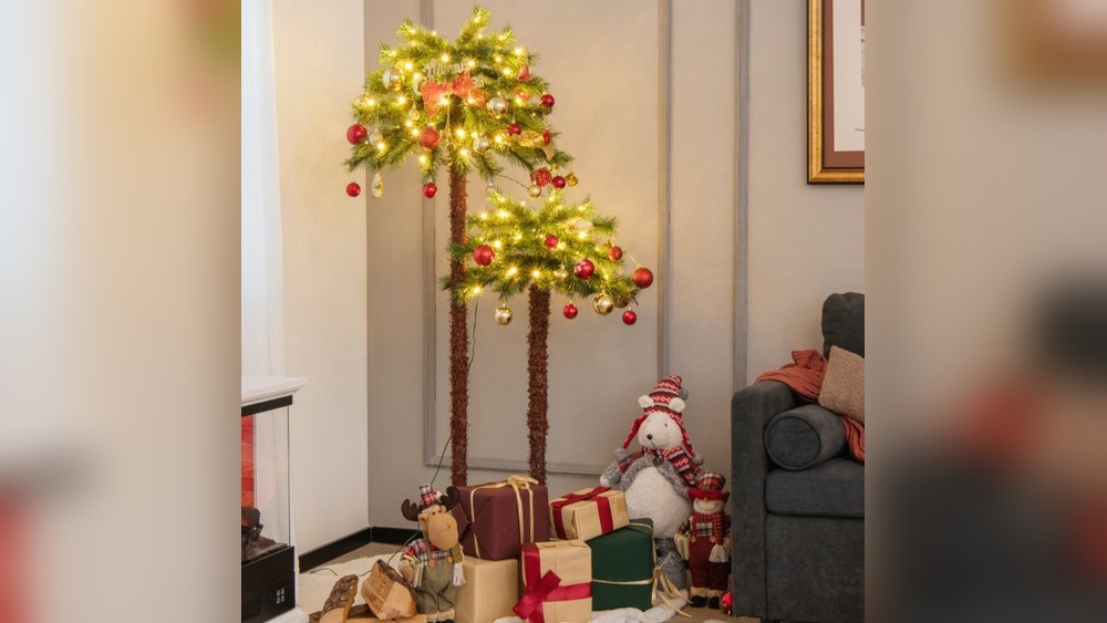 How to Decorate an Artificial Palm Tree for Christmas