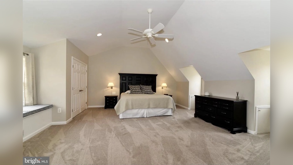 How to Decorate an Asymmetrical Bedroom