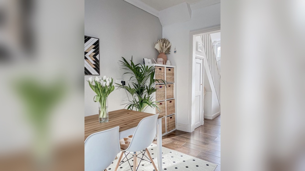 How to Decorate an Empty Corner in Dining Room