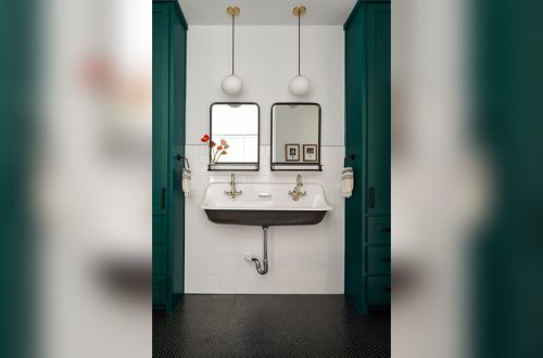 How to Decorate an Old Bathroom Mirror