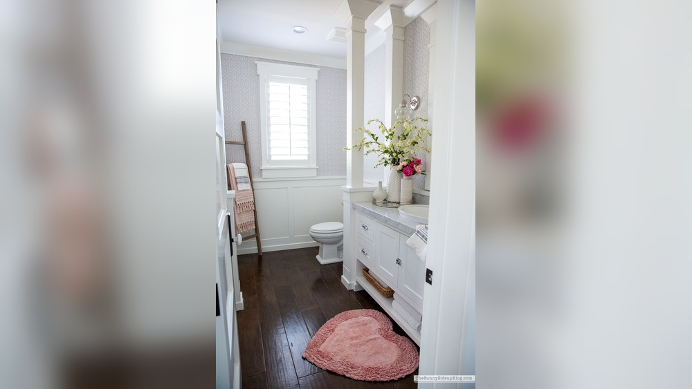 How to Decorate Bathroom for Valentine'S Day