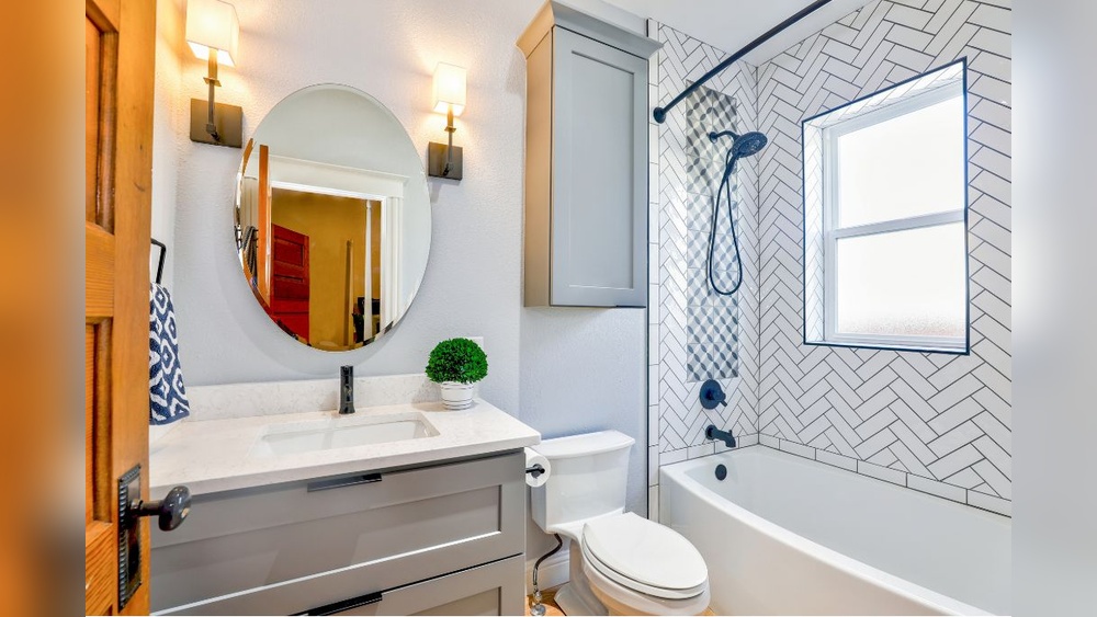 How to Decorate Bathroom Tub With Shower