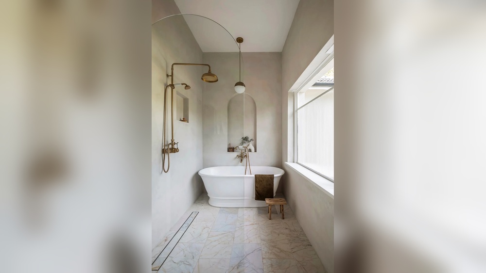 How to Decorate Bathroom Tub