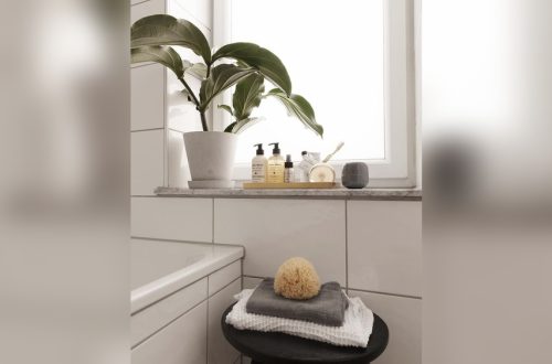 How to Decorate Bathroom Window Seal