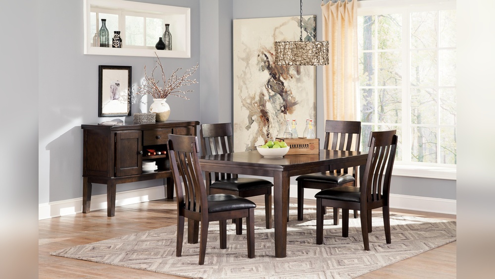 How to Decorate Buffet in Informal Dining Room