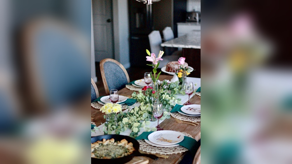 How to Decorate Dining for Mother'S Day