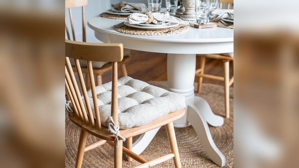How to Decorate Dining Room Chairs Cushions
