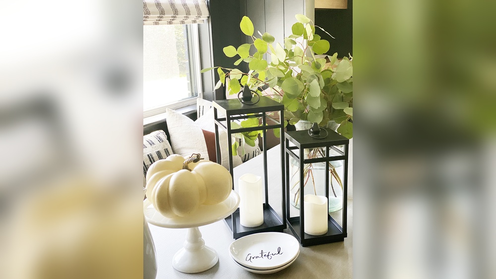 How to Decorate Dining Room Table Top Lanterns