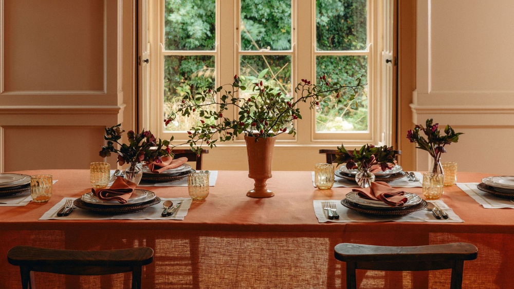 How to Decorate Dining Table With No Tablecloth