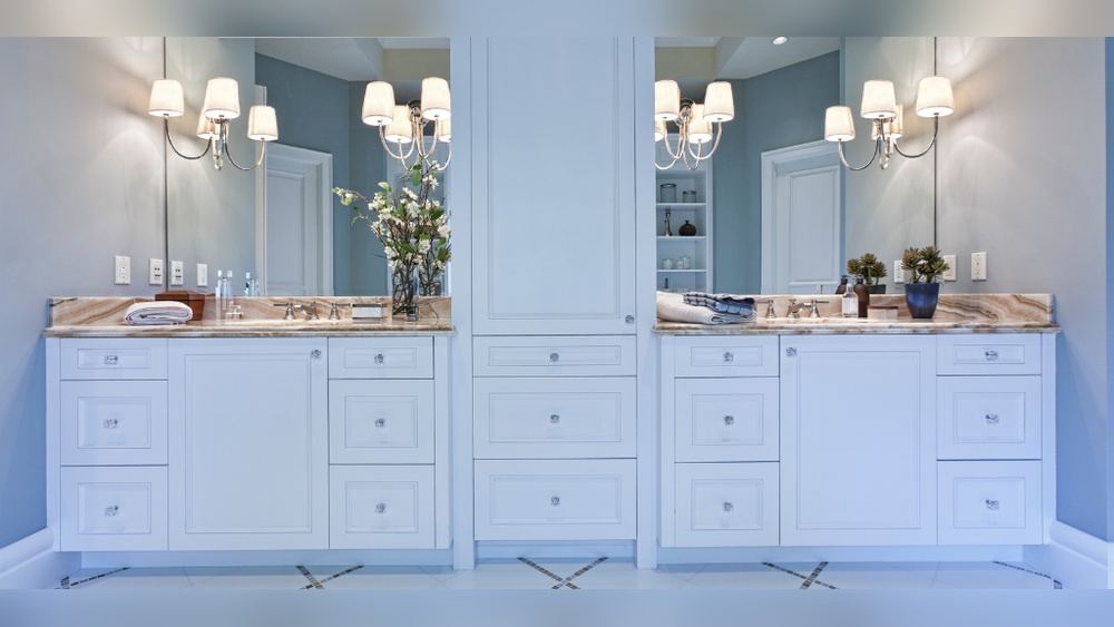 How to Decorate Master Bathroom Vanity