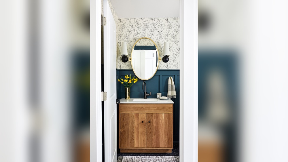 How to Decorate My Half Bathroom