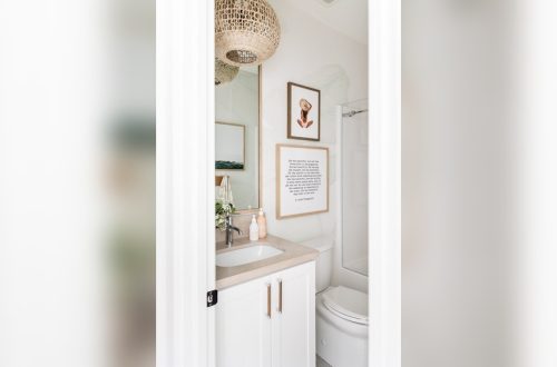 How to Decorate My Small Apartment Bathroom