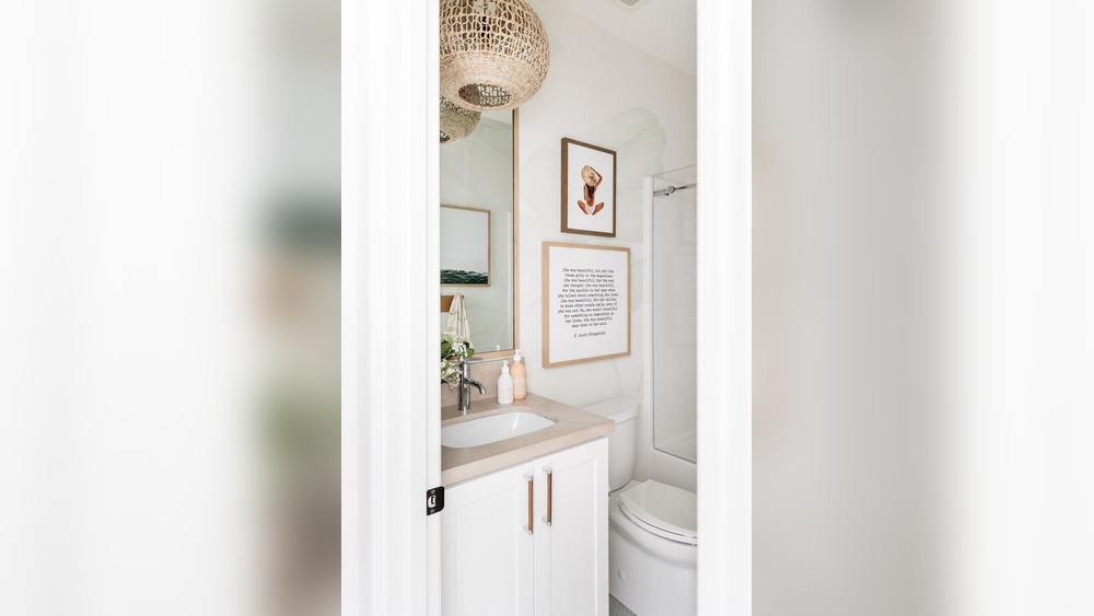 How to Decorate My Small Apartment Bathroom