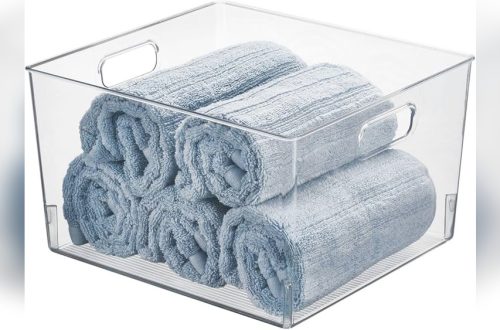 How to Decorate Plastic Bathroom Cabinets