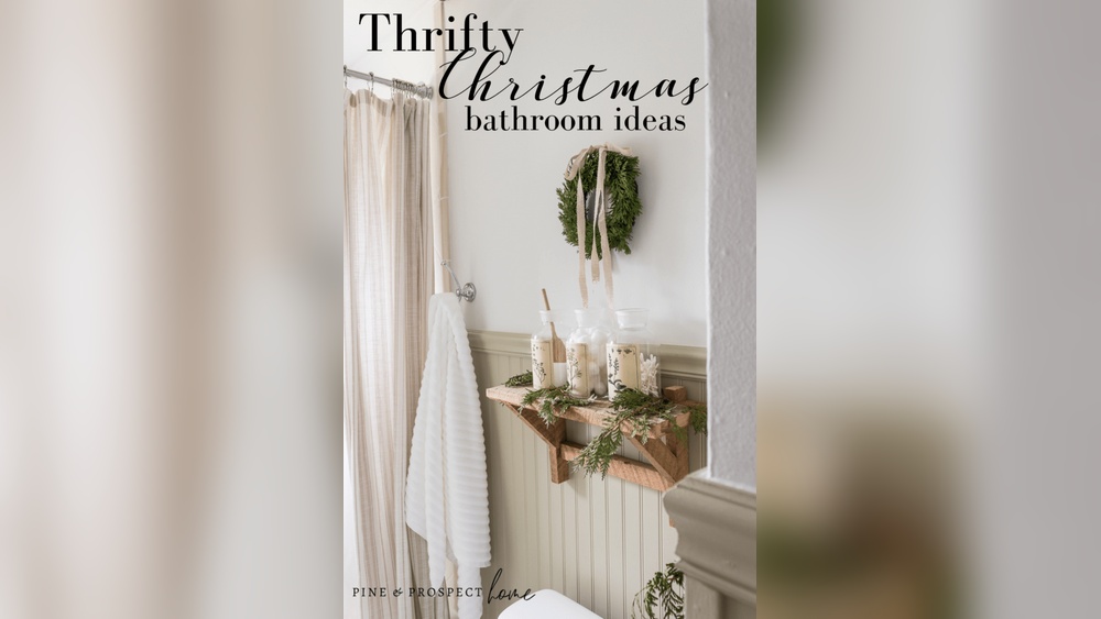 How to Decorate Small Bathroom for Christmas