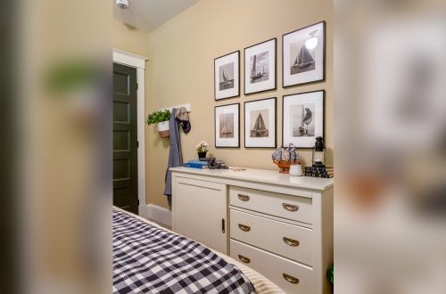 How to Decorate Small Bedroom on Budget