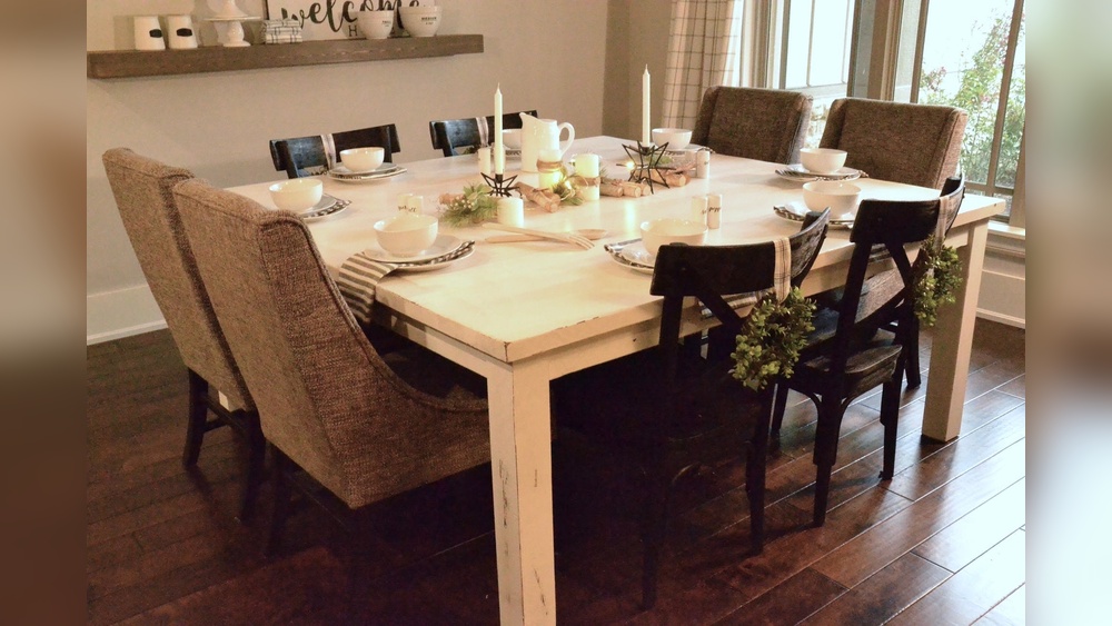 How to Decorate Square Dining Room