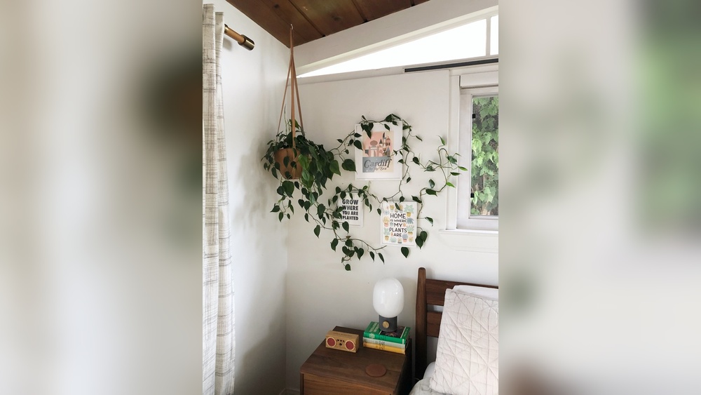 How to Decorate the Corner of a Bedroom