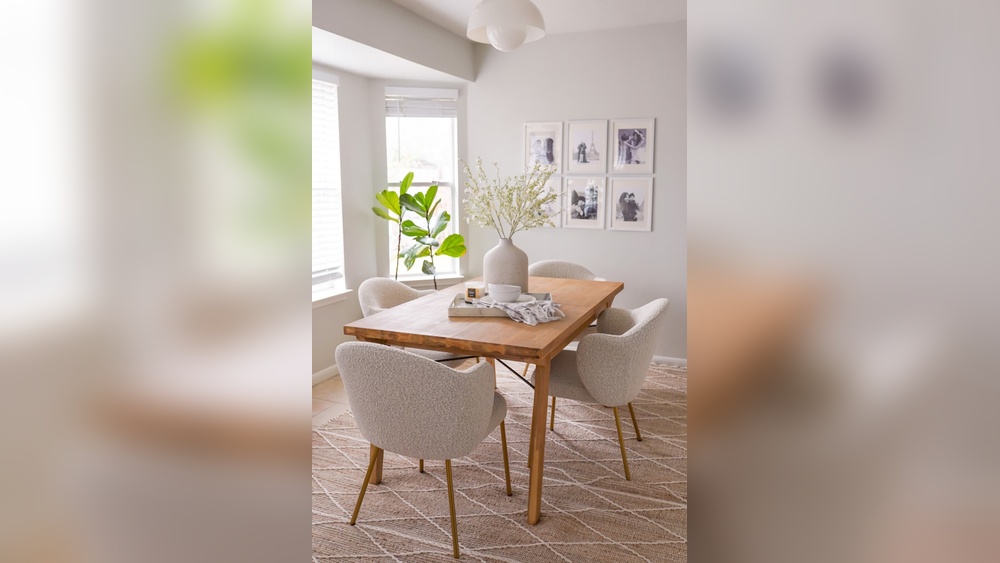 How to Decorate Wall in Dining Room