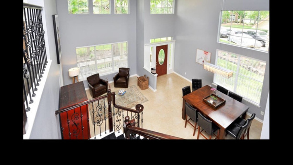 How to Decorate When Front Door Opens into Dining Room