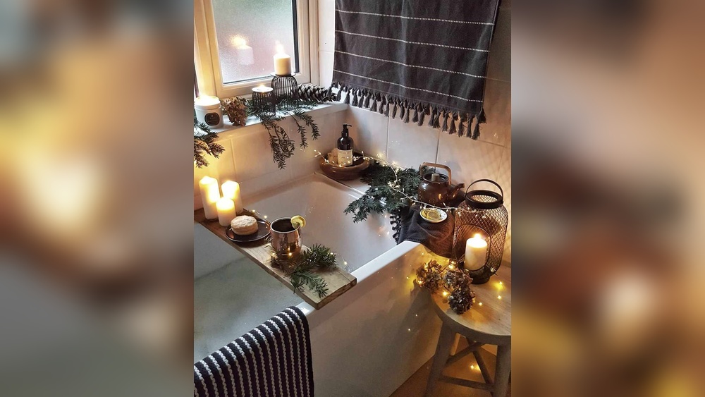 How to Decorate With Candles in Bathroom