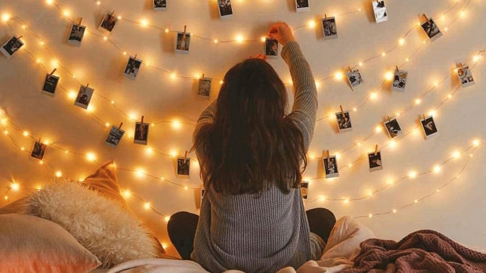 How to Decorate Your Bedroom With Fairy Lights