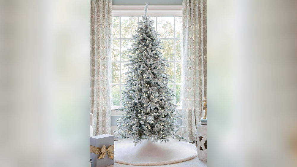 How to Flock an Artificial Pre-Lit Christmas Tree