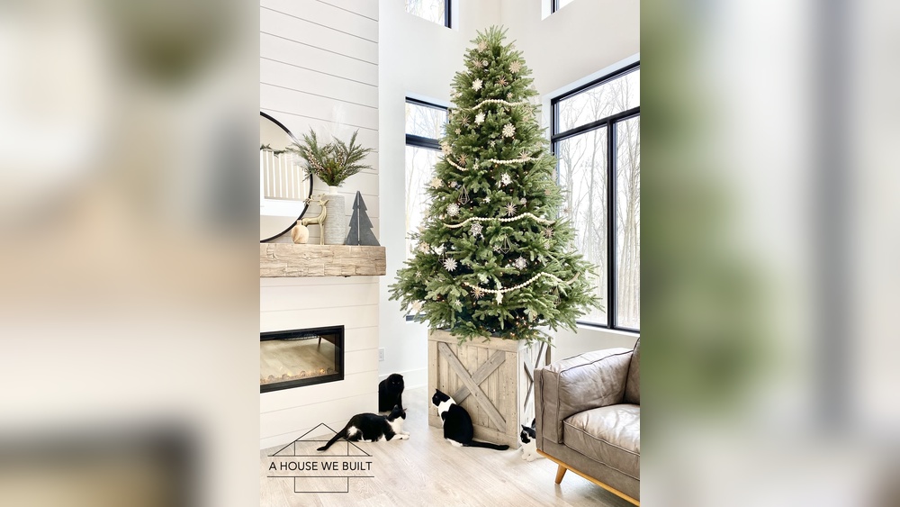 How to Keep Cats Away from Artificial Christmas Tree