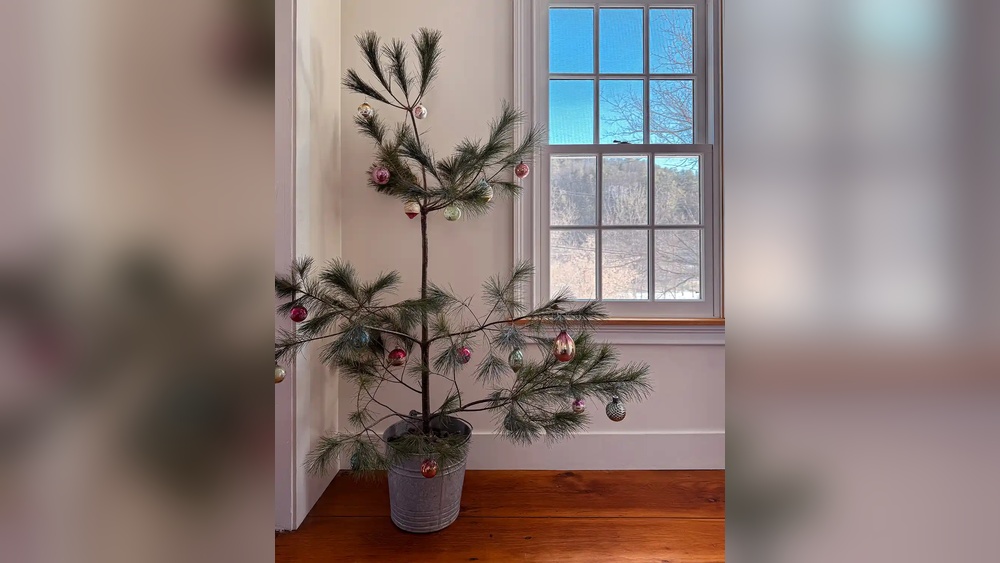 How to Make a Stand for an Artificial Christmas Tree